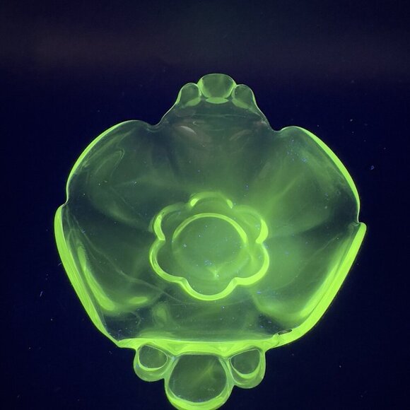 Antique Duncan Miller Glass Clear Dish Bowl Handles Manganese 365nm Green UV VTG - Picture 2 of 10